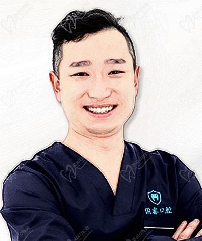 许明口腔医生简介