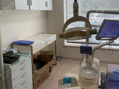 拉萨雅博士口腔医院是一家正规的口腔连锁机构。