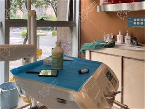 拉萨雅博士口腔医院拥有一支经验 丰富、技术精 湛的医疗团队