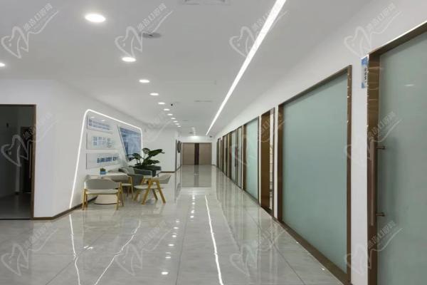 遵义牙一生口腔门诊部走廊