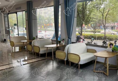 娄底爱牙邦口腔医院收费标准