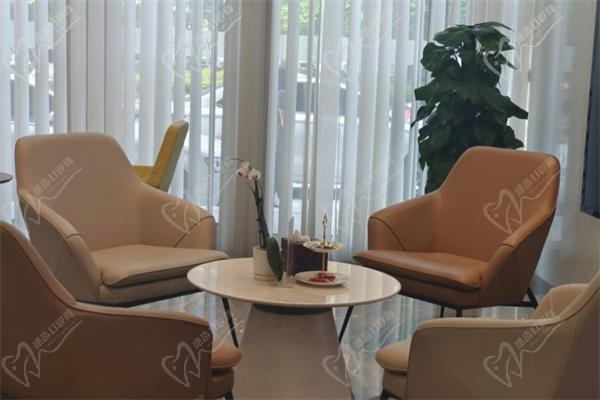 义乌艺星医疗美容医院候诊区