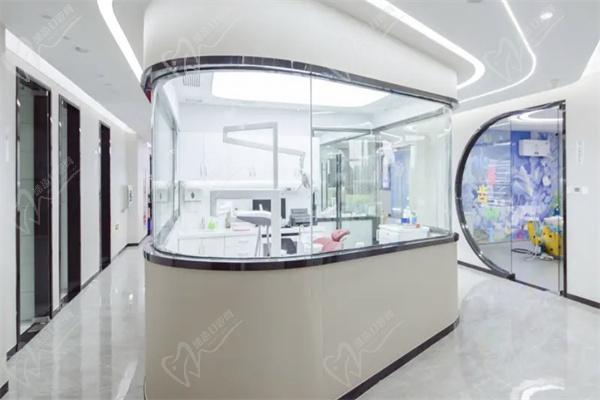 义乌杭惠口腔门诊部走廊