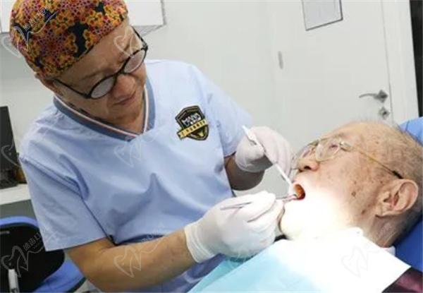 深圳麦芽口腔郑苍尚院长种半口牙成果如何 深圳麦芽口腔郑苍尚院长种半口牙成果如何