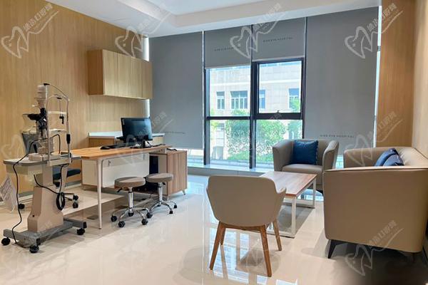 广州爱尔眼科医院晶体植入医生王铮介绍