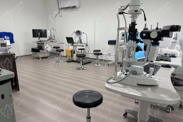 长沙裕湘医院眼科高度近视晶体植入多少钱