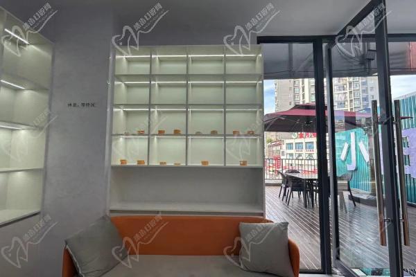 遵义绥阳县小白牙口腔门诊部沙发