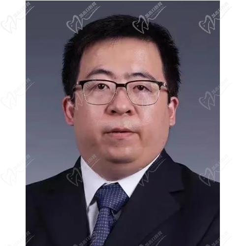 甄毅个人简历和成就