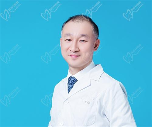 乐山爱尔眼科医院郝更生医生简介