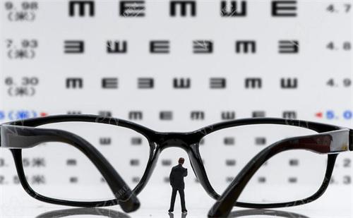 杭州飞秒眼科苏才培医生擅长做老花眼手术