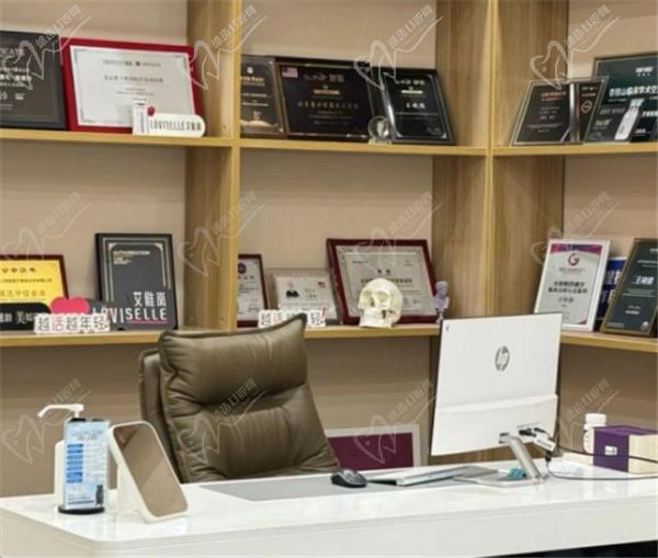 王晓健做人中缩短手术多少钱