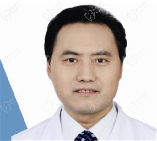 北京科尔口腔巩新科医生图