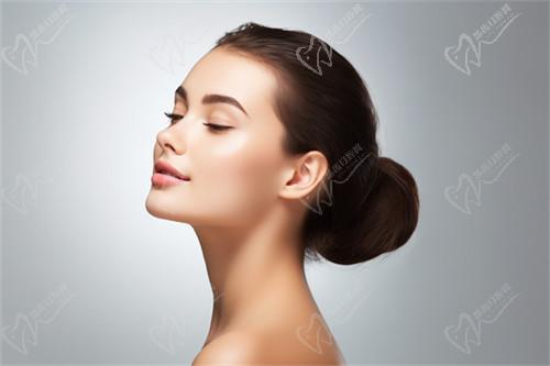 做隆鼻手术会很痛吗？需要修养多久？