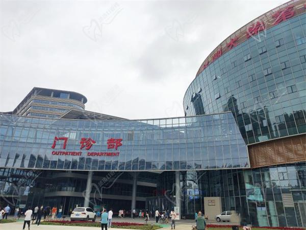 郑州大学第 一 附 属医院