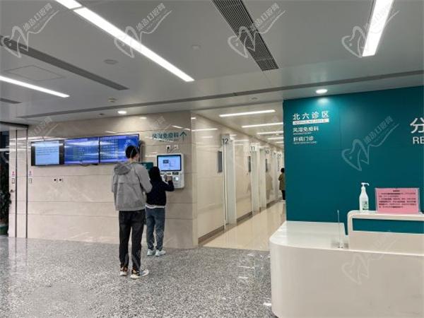 郑州大学第 一 附 属医院