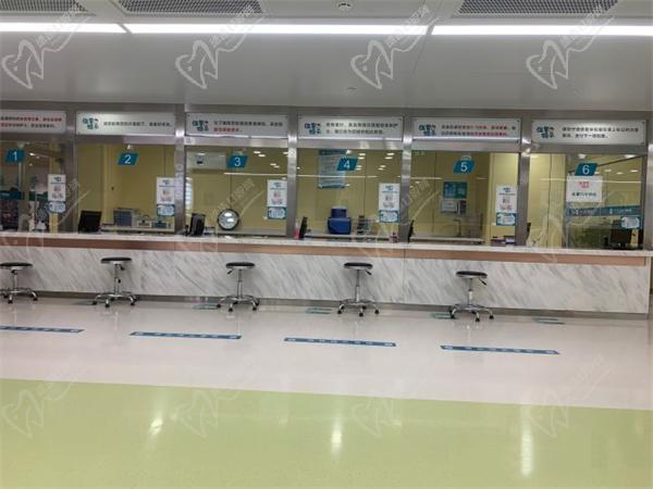 郑州大学第 一 附 属医院