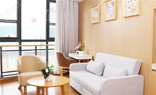 昆明星耀普瑞眼科医院离昆明市世纪城有多远?