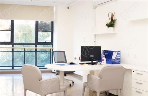 昆明星耀普瑞眼科医院医生团队水平如何？