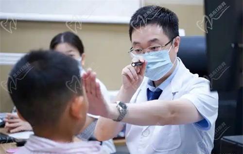 东莞爱尔眼科医院扶城宾医生有哪些荣誉