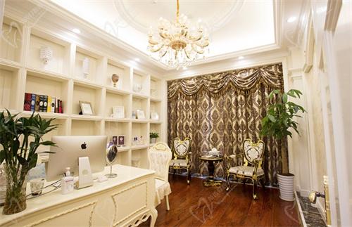 合肥维多利亚做缩胸手术多少钱