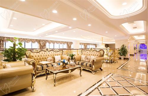 合肥维多利亚做缩胸推荐何贤清院长