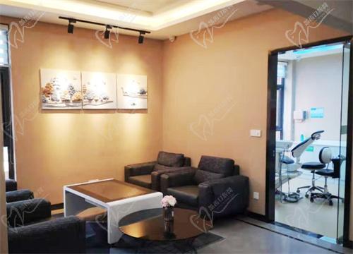  贵阳林陈朗朗口腔