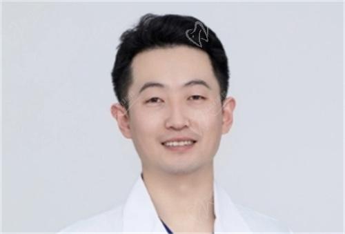 西宁非凡口腔医院张雷医生