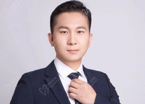 武汉亚韩何佳医生