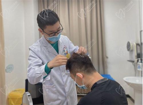 二、国内植发价格多少钱一个毛囊？