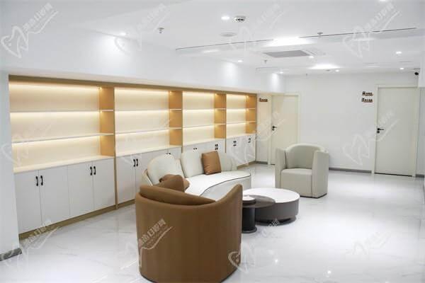 昌都摩尔口腔是连锁店吗？