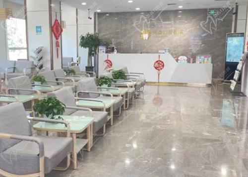 长治贝森口腔和亿大口腔哪个好？