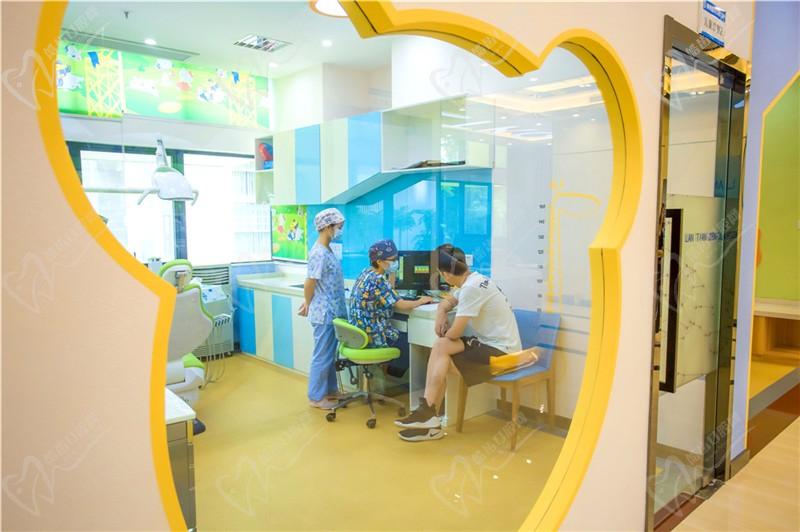 南宁蓝天口腔门诊部儿童诊室