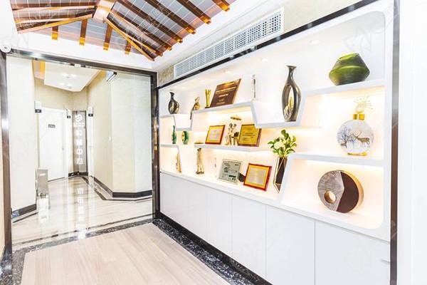 上海罗缘口腔荣誉展示区