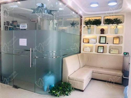 郑州华瑞口腔荣誉墙