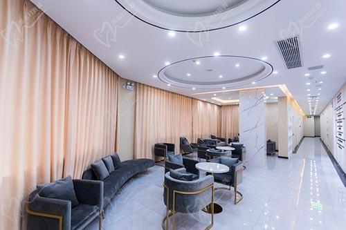 十堰胜元口腔门诊部候诊区