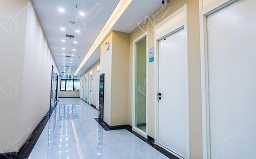 十堰胜元口腔门诊部走廊