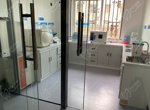 廊坊鹏飞口腔门诊部消毒室