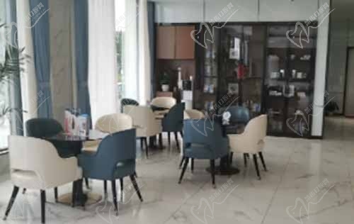 曹县博仕口腔门诊部候诊室