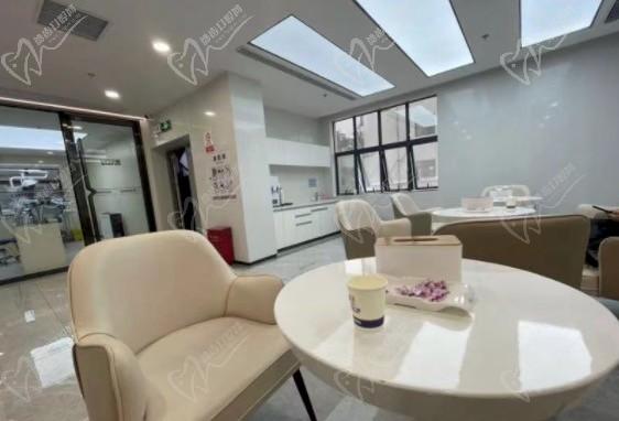 南宁诺贝尔口腔候诊区