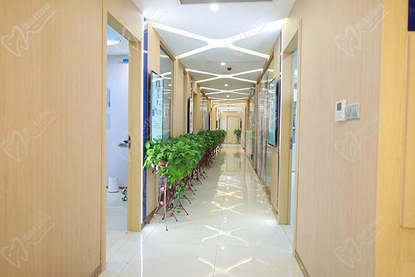 长沙美奥口腔医院河西店走廊