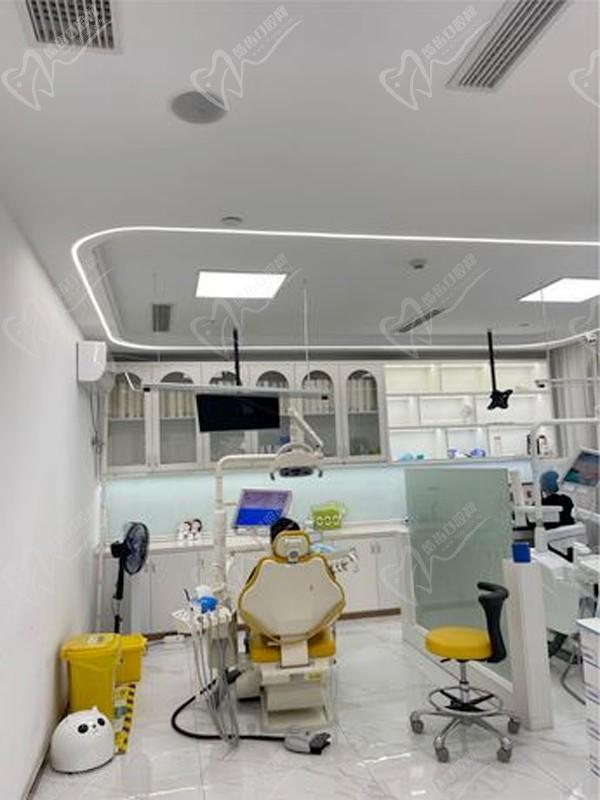 福州维乐口腔三叉街分院诊室1