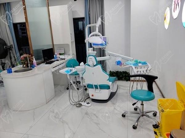 福州维乐口腔三叉街分院诊室2
