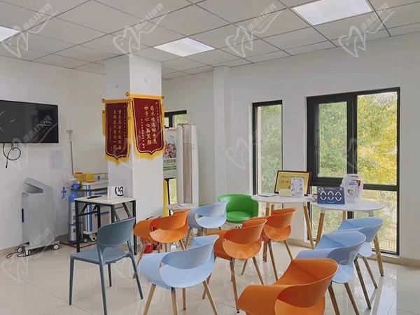 吴江丁月峰口腔资质休息区