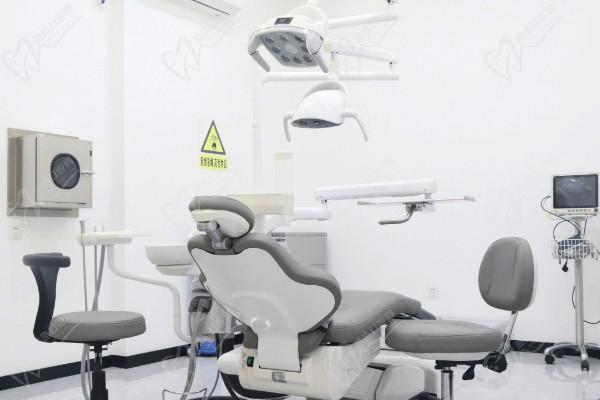 成都友禾口腔门诊部牙椅