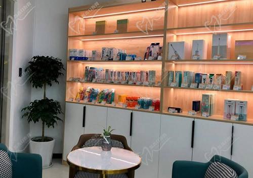 襄阳微笑口腔吾悦门诊部候诊区