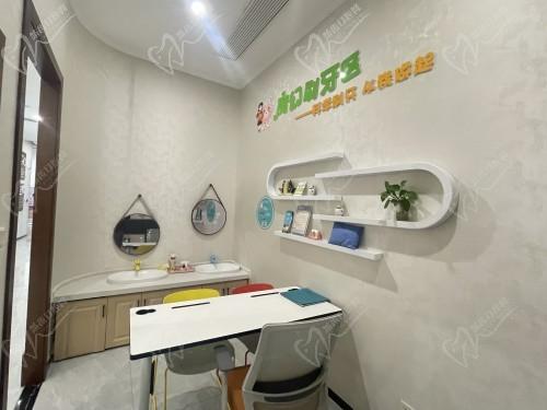 王文利口腔面诊室