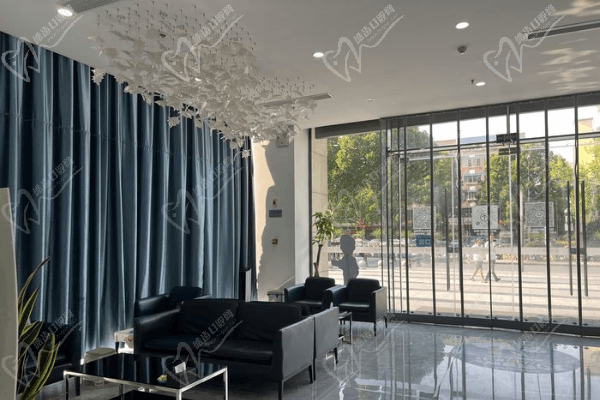 合肥蜀山佳德口腔门诊部大厅