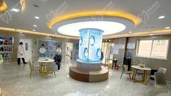 太原小苹果口腔柏杨树店大厅