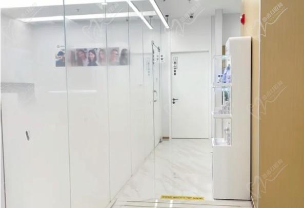 上海维乐口腔门诊部走廊