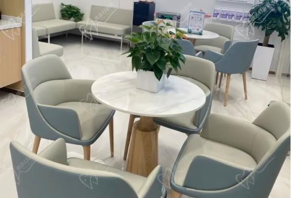 上海维乐口腔门诊部休息室